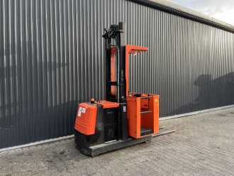 Used Forklift Truck BT OME100M ELEKTRO MITTELHUBKOMMISSIONIERER (13075979) backdrop