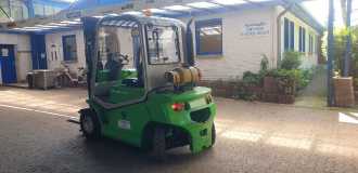 Used Forklift Truck CESAB DRAGO 250 H GAS VIERRADFRONTSTAPLER (12969245) backdrop