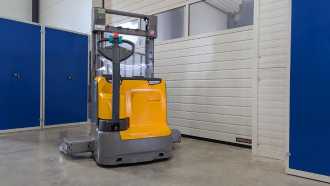 Used Forklift Truck JUNGHEINRICH EJC 214b ELEKTRO HOCHHUBWAGENDEICHSEL (13066547) backdrop