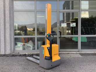 Used Forklift Truck JUNGHEINRICH EMC 110 ELEKTRO HOCHHUBWAGENDEICHSEL (13064814) backdrop