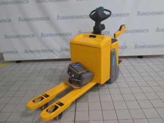 Used Forklift Truck JUNGHEINRICH ERE 120 G 115-51 ELEKTRO NIEDERHUBWAGENFAHRERSTAND (12945600) backdrop