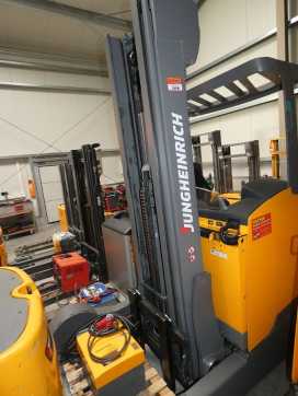 Used Forklift Truck JUNGHEINRICH ETV C 20 ELEKTRO SCHUBMASTSTAPLER (13075999) backdrop