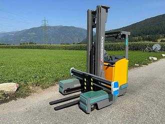 Used Forklift Truck JUNGHEINRICH ETV Q25 - 680DZ ELEKTRO VIERWEGESTAPLER (13002386) backdrop