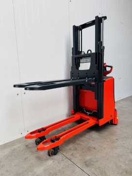 Used Forklift Truck LINDE D 08 Initialhub ELEKTRO HOCHHUBWAGENDEICHSEL (13074161)