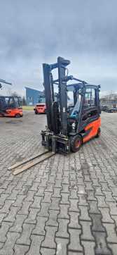 Used Forklift Truck LINDE E 25 L-01 ELEKTRO VIERRADFRONTSTAPLER (13036241) backdrop