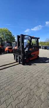 Used Forklift Truck LINDE E 30 HL-01/600 ELEKTRO VIERRADFRONTSTAPLER (13054821) backdrop