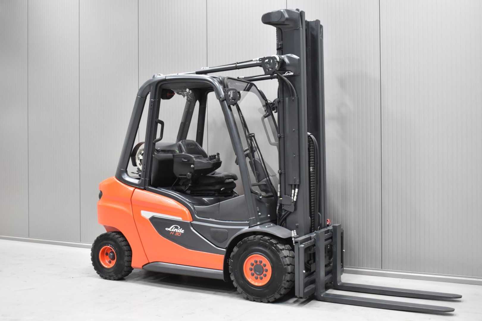 Used Forklift Truck LINDE H 30 T - 01 /58177/ GAS VIERRADFRONTSTAPLER (13063174)