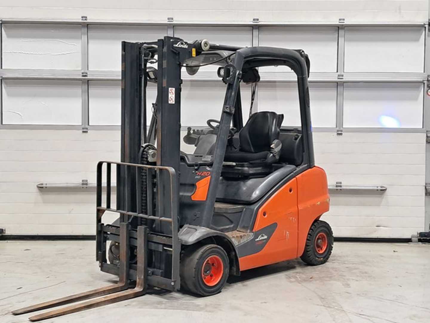 Used Forklift Truck LINDE H20T-01 GAS VIERRADFRONTSTAPLER (12954738)