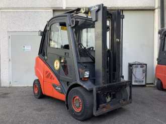 Used Forklift Truck LINDE H30D-02 DIESEL VIERRADFRONTSTAPLER (13076935) backdrop
