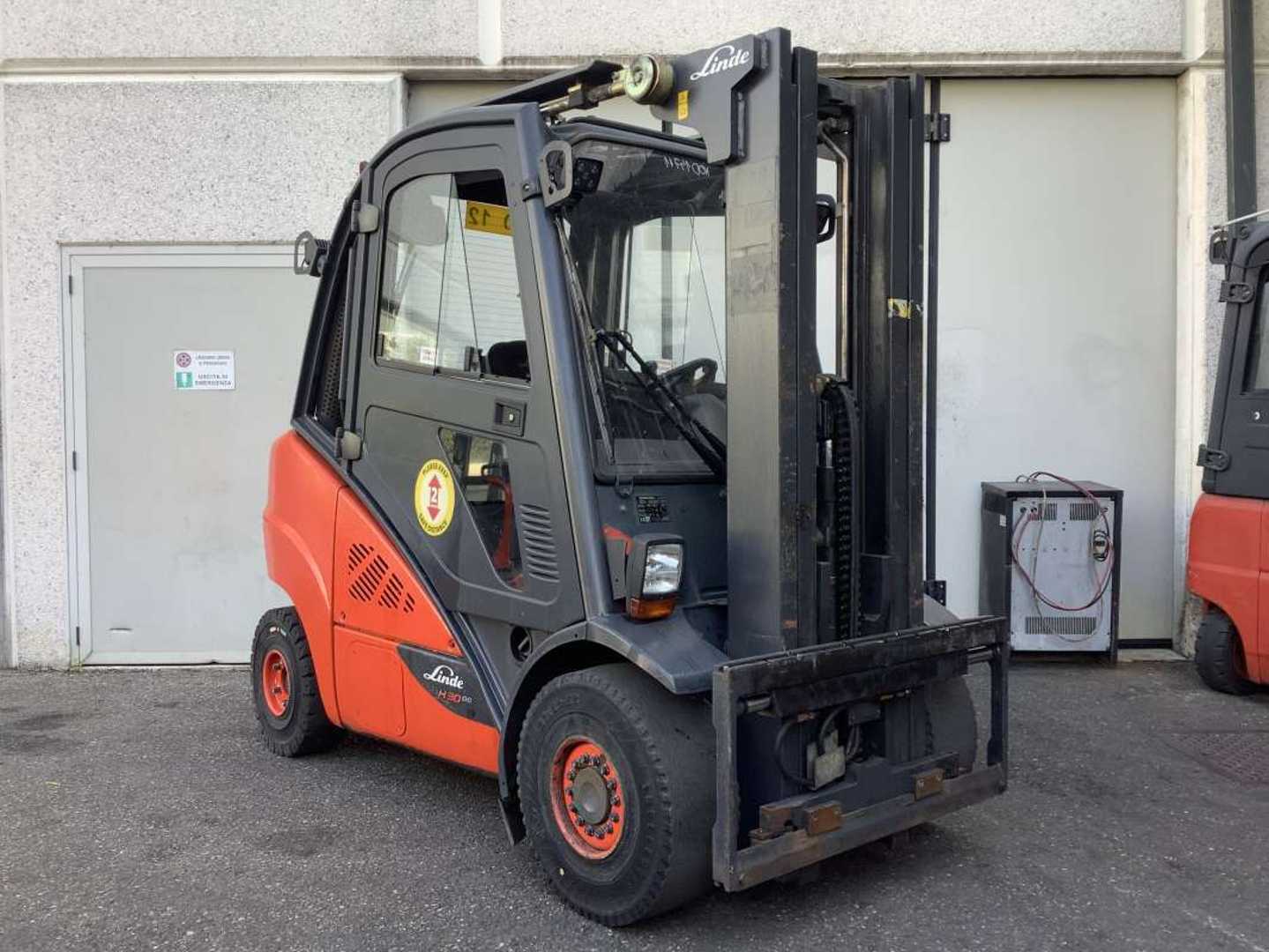 Used Forklift Truck LINDE H30D-02 DIESEL VIERRADFRONTSTAPLER (13076935)