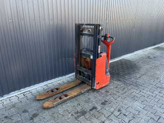 Used Forklift Truck LINDE L10 ELEKTRO HOCHHUBWAGENDEICHSEL (13075975) backdrop