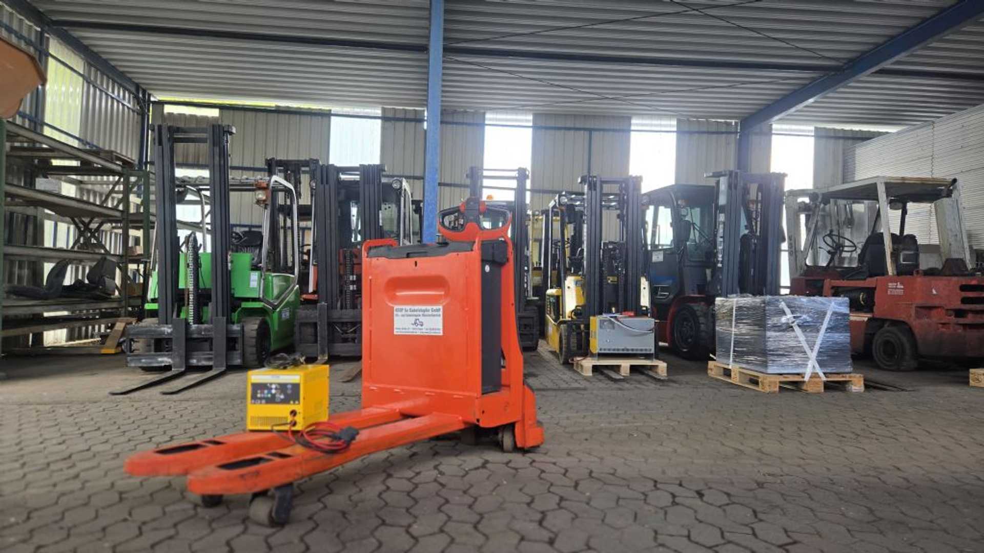 Used Forklift Truck LINDE T18 ELEKTRO NIEDERHUBWAGENDEICHSEL (13037682)