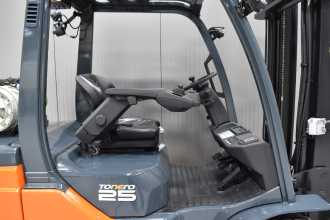 Used Forklift Truck TOYOTA 02-8FGF25 /58291/ GAS VIERRADFRONTSTAPLER (13066175)
