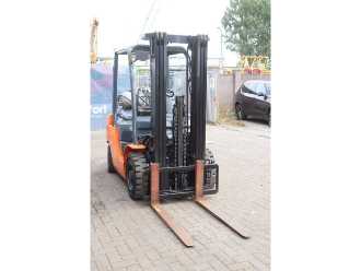 Used Forklift Truck TOYOTA 02-8FGF25 GAS VIERRADFRONTSTAPLER (13062905)