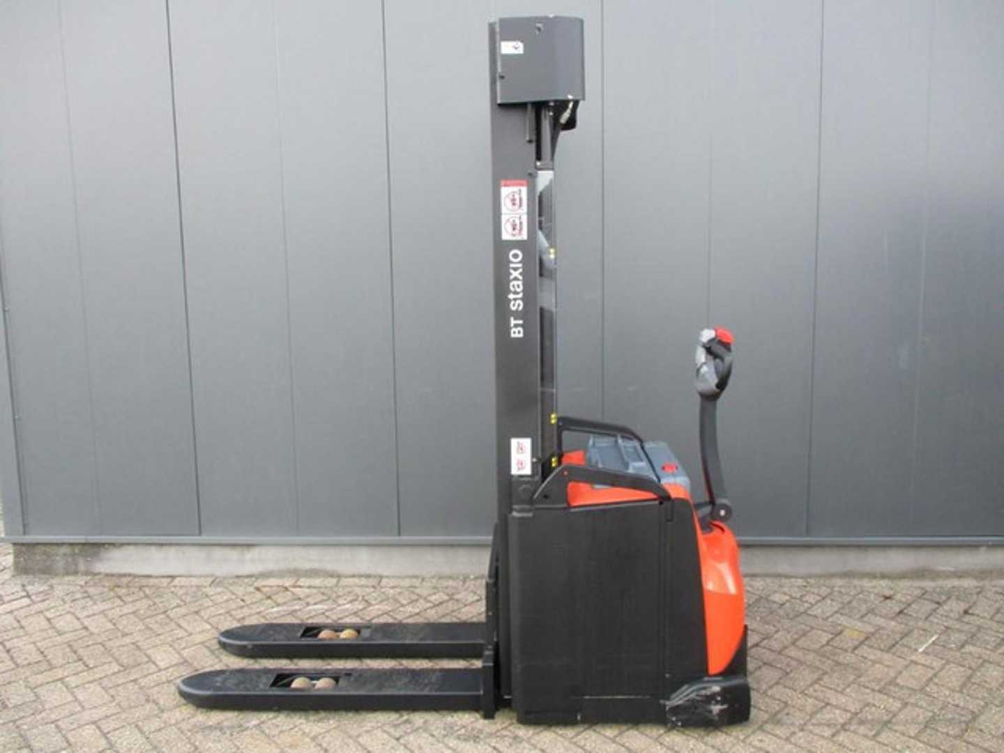 Used Forklift Truck TOYOTA SWE160 ELEKTRO HOCHHUBWAGENDEICHSEL (13049578)
