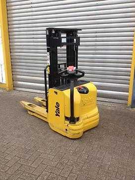 Used Forklift Truck YALE MS 12 ELEKTRO HOCHHUBWAGENDEICHSEL (12028025) backdrop