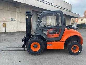 Carretilla elevadora segunda mano AUSA CH 200 X4 (MOTORE RETTIFICATO) DIESEL GELAENDESTAPLER (12919547)