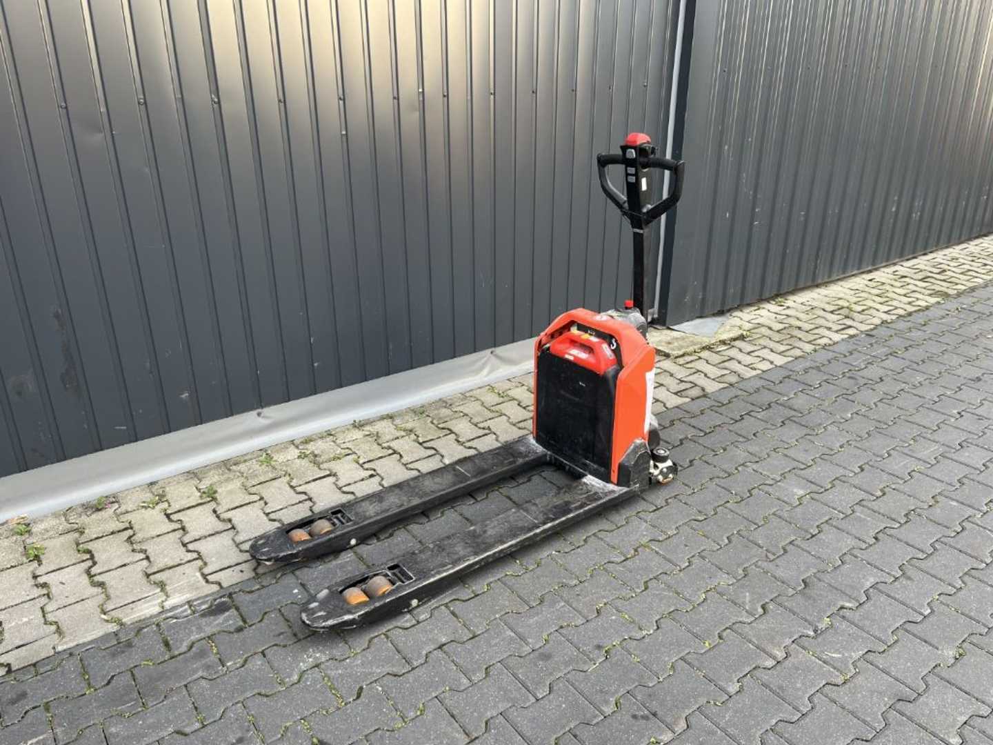 Carretilla elevadora segunda mano BT LHE155 ELEKTRO NIEDERHUBWAGENDEICHSEL (13075978)