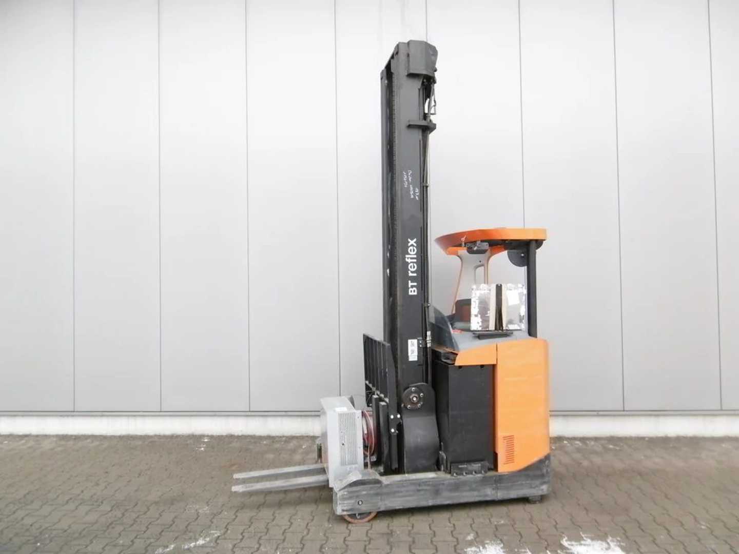 Carretilla elevadora segunda mano BT RRE 160 ELEKTRO SCHUBMASTSTAPLER (13020591)
