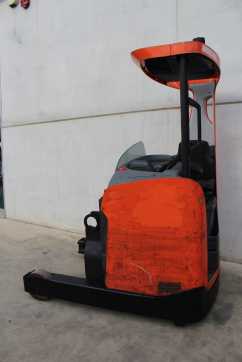 Carretilla elevadora segunda mano BT RRE 160 H ELEKTRO SCHUBMASTSTAPLER (13036867)