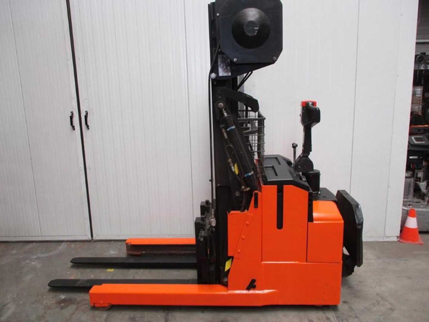 Carretilla elevadora segunda mano BT RWE120 ELEKTRO HOCHHUBWAGENFAHRERSTAND (13059440)