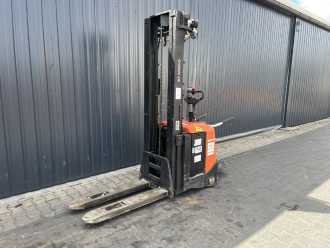 Carretilla elevadora segunda mano BT SPE160L ELEKTRO HOCHHUBWAGENFAHRERSTAND (13040112) backdrop