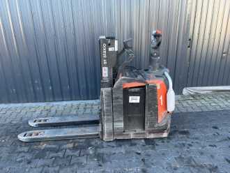 Carretilla elevadora segunda mano BT SPE200D ELEKTRO HOCHHUBWAGENFAHRERSTAND (13017791)