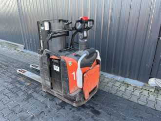Carretilla elevadora segunda mano BT SPE200D ELEKTRO HOCHHUBWAGENFAHRERSTAND (13017791)
