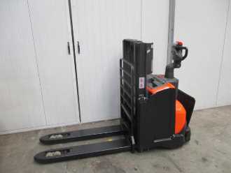 Carretilla elevadora segunda mano BT SWE200D ELEKTRO HOCHHUBWAGENFAHRERSTAND (13071607)