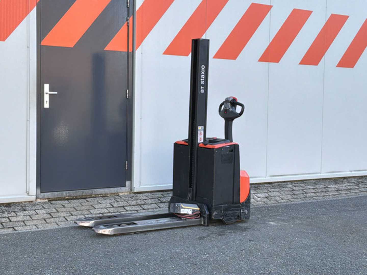 Carretilla elevadora segunda mano BT Toyota SWE080L ELEKTRO HOCHHUBWAGENDEICHSEL (13073796)