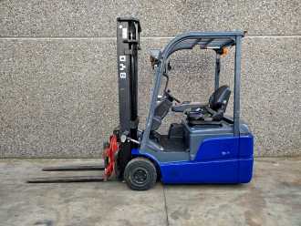 Carretilla elevadora segunda mano BYD ECB16C ELEKTRO DREIRADFRONTSTAPLER (13027392)