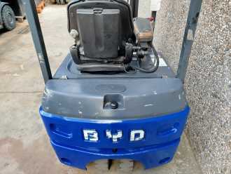 Carretilla elevadora segunda mano BYD ECB16C ELEKTRO DREIRADFRONTSTAPLER (13027392)