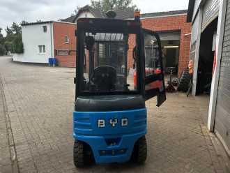 Carretilla elevadora segunda mano BYD ECB25C ELEKTRO VIERRADFRONTSTAPLER (12979324)