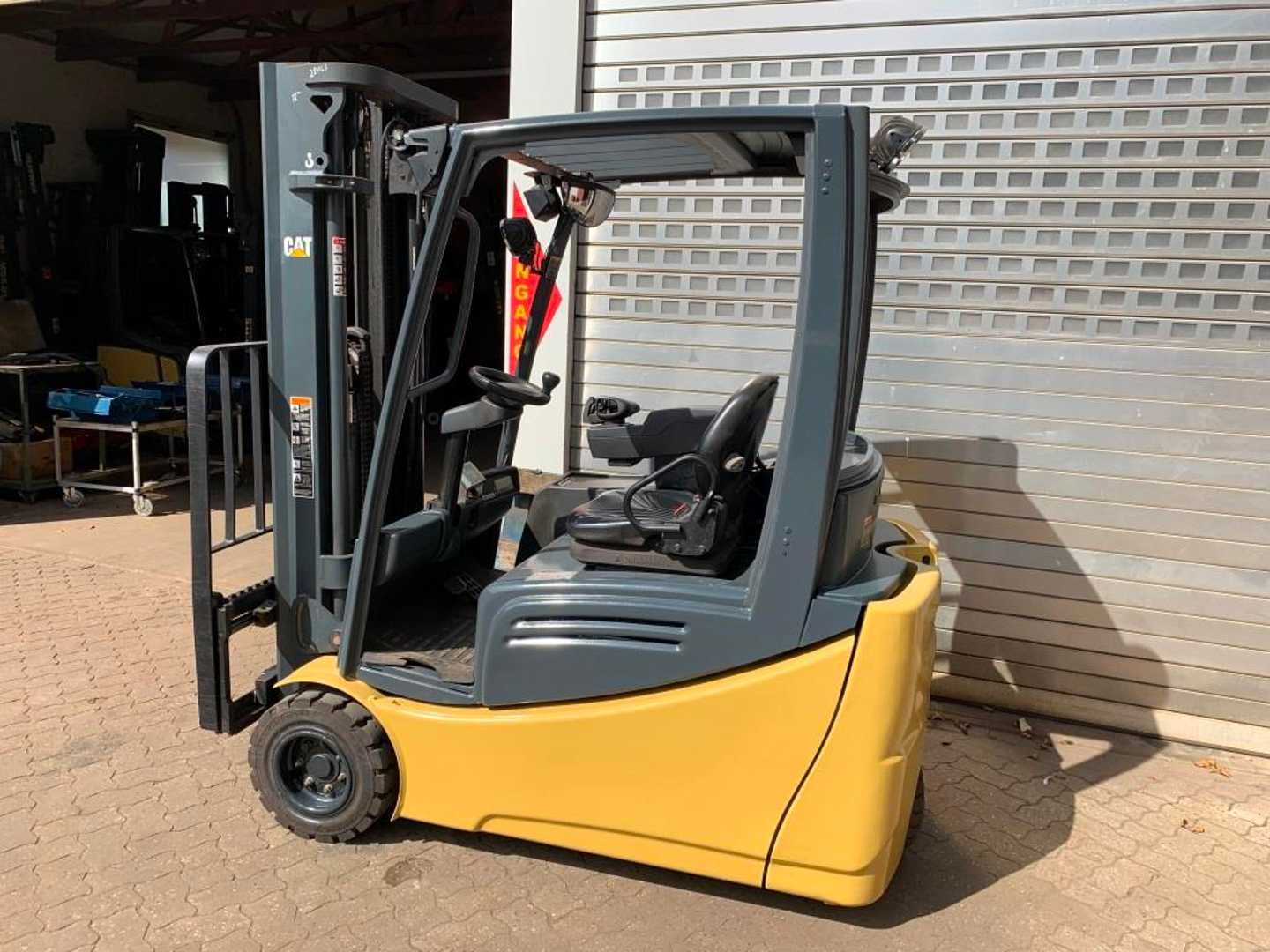 Carretilla elevadora segunda mano CATERPILLAR 2ET4000 ELEKTRO DREIRADFRONTSTAPLER (12799749)
