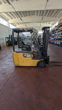 Carretilla elevadora segunda mano CATERPILLAR EP20PNT ELEKTRO VIERRADFRONTSTAPLER (13055747)