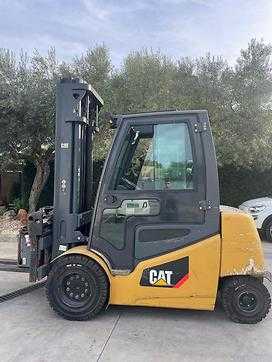 Carretilla elevadora segunda mano CATERPILLAR EP45C2 ELEKTRO VIERRADFRONTSTAPLER (13069681) backdrop