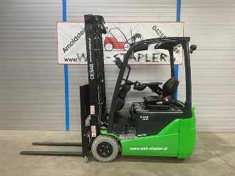 Carretilla elevadora segunda mano CESAB B318II ELEKTRO DREIRADFRONTSTAPLER (13058046) backdrop