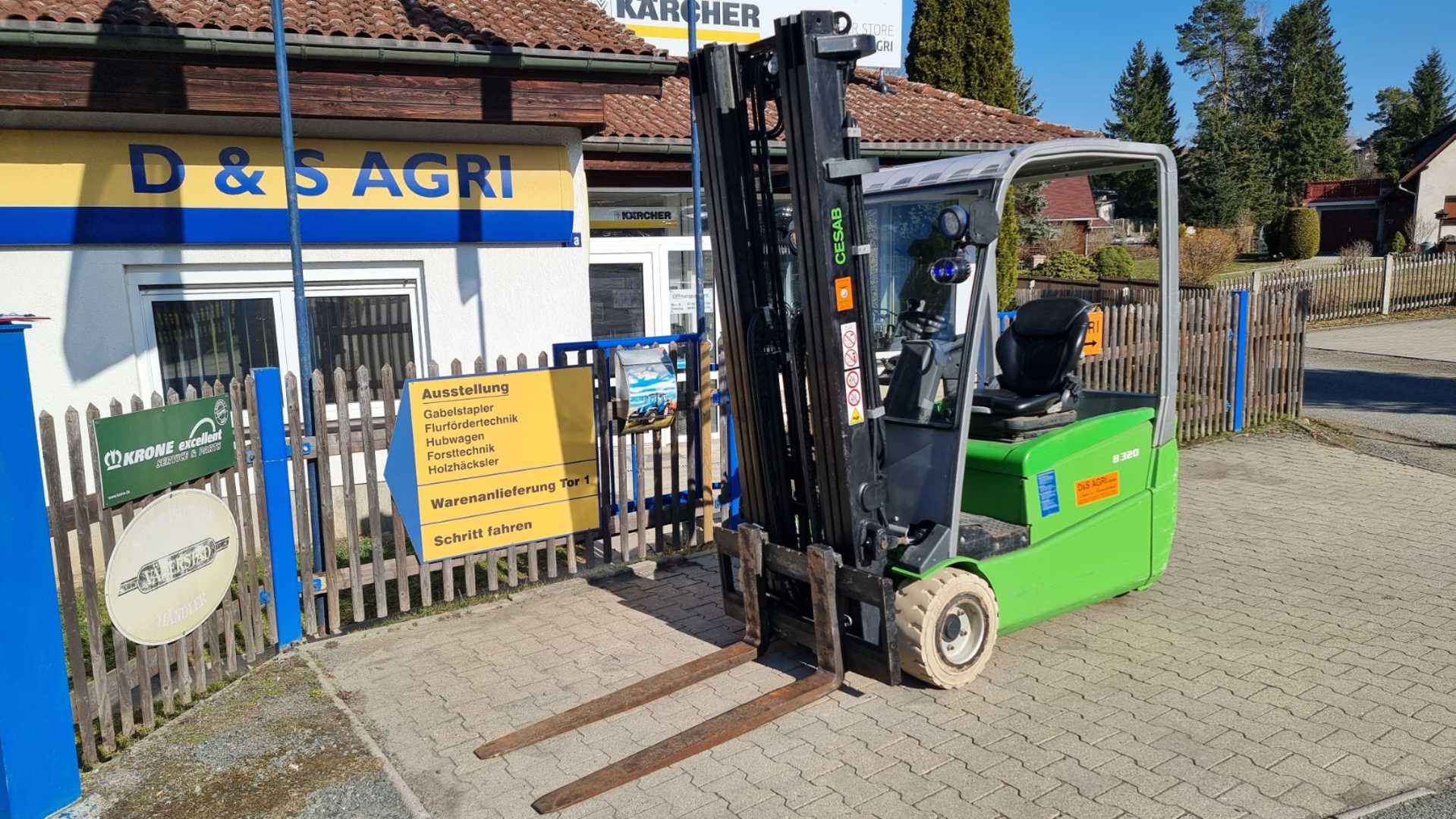 Carretilla elevadora segunda mano CESAB B320 ELEKTRO DREIRADFRONTSTAPLER (13062741)