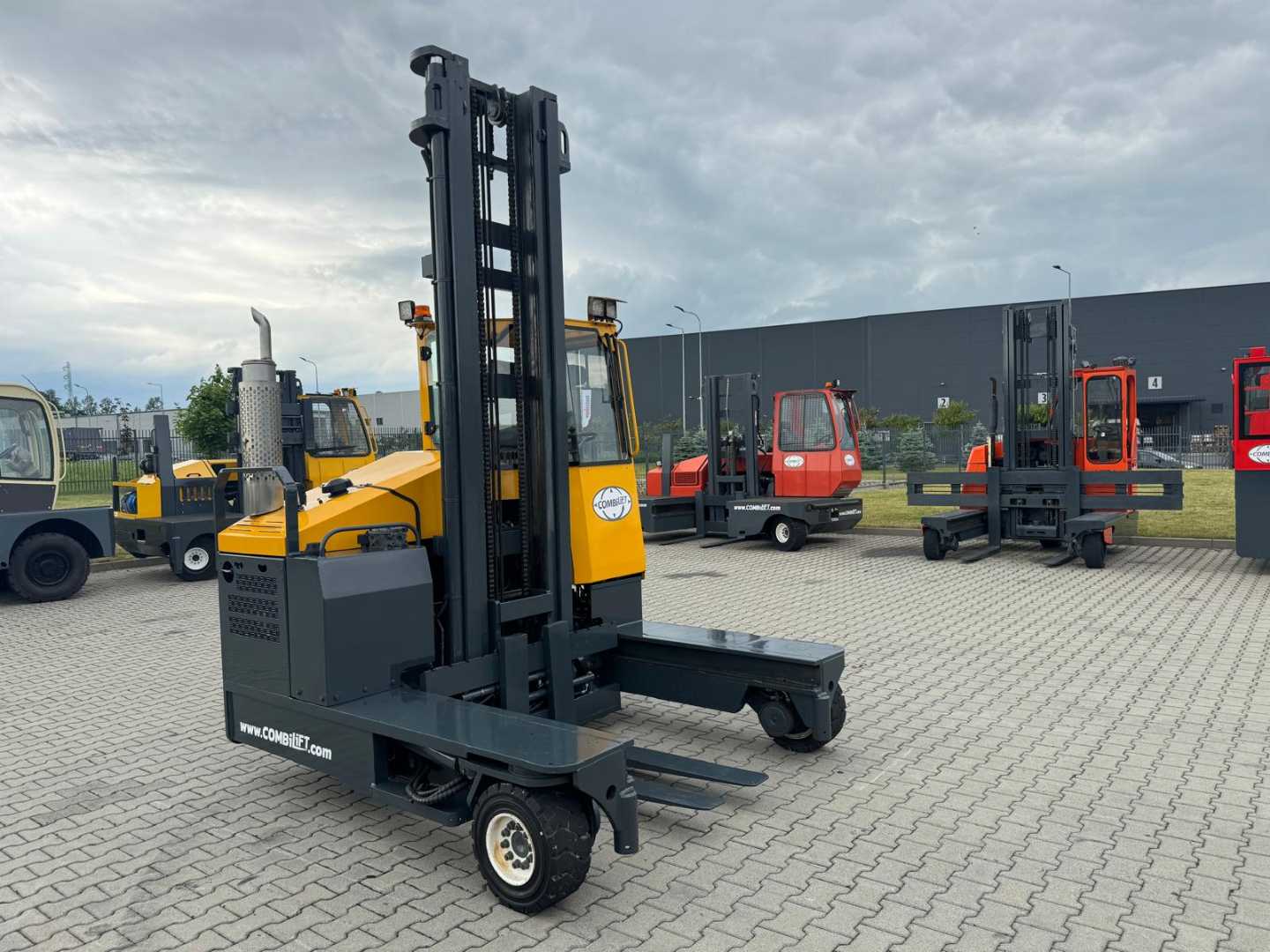 Carretilla elevadora segunda mano COMBILIFT C4000 // LPG //5450 mm GAS VIERWEGESTAPLER (13006700)