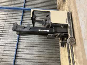 Carretilla elevadora segunda mano CROWN ESR4500-16 PT3 ELEKTRO SCHUBMASTSTAPLER (13061215)