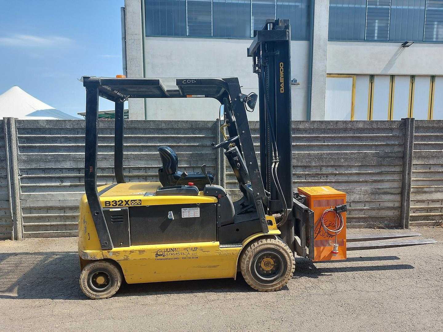 Carretilla elevadora segunda mano DAEWOO B32X ELEKTRO VIERRADFRONTSTAPLER (12959301)