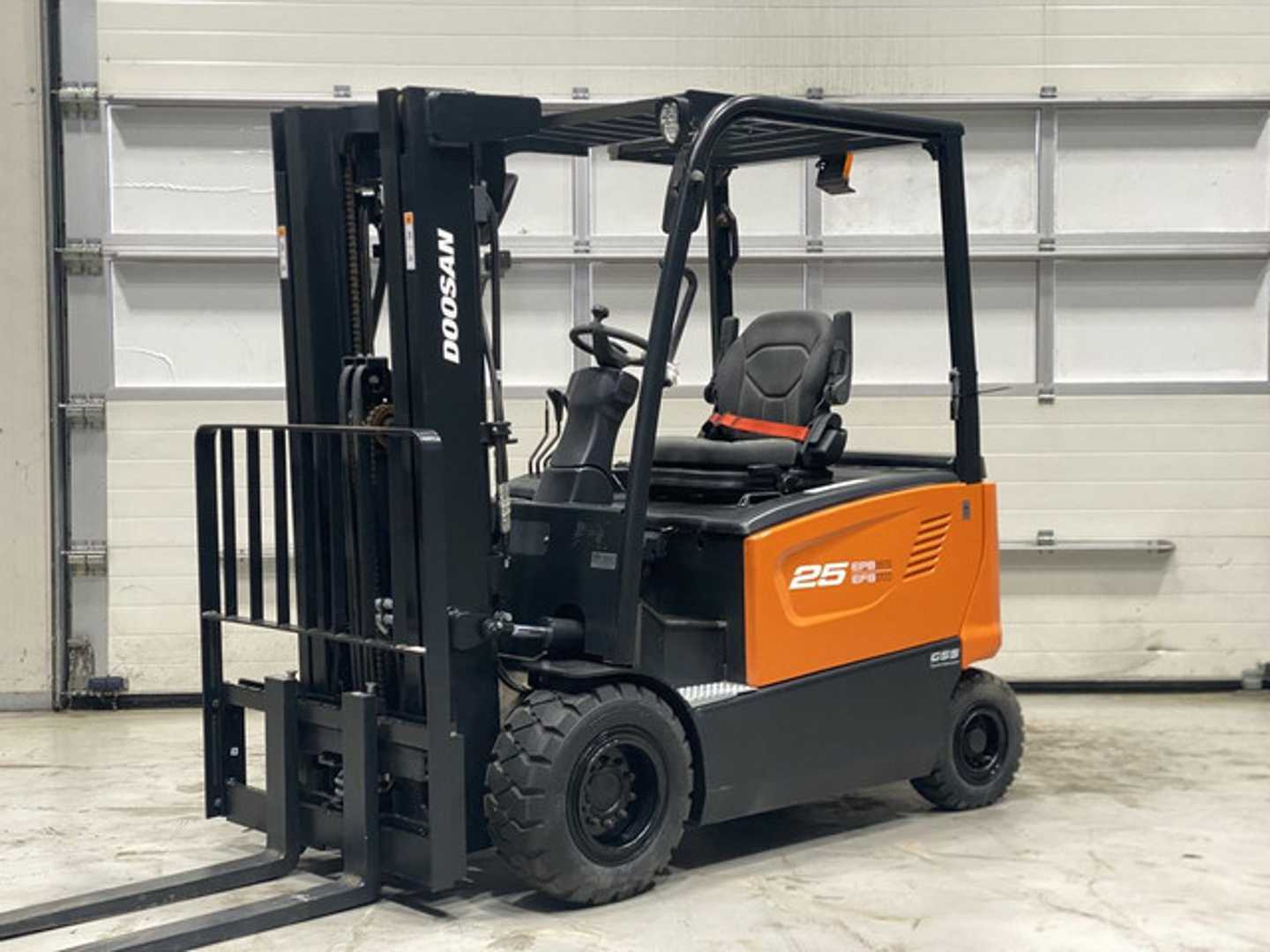 Carretilla elevadora segunda mano DOOSAN B25X-7 Plus ELEKTRO VIERRADFRONTSTAPLER (13010819)