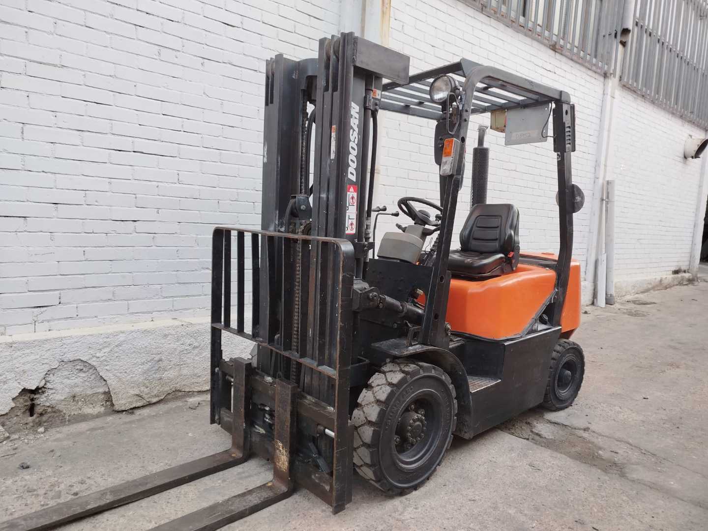 Carretilla elevadora segunda mano DOOSAN D25G DIESEL VIERRADFRONTSTAPLER (13046431)