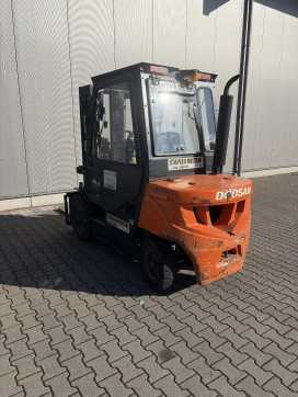 Carretilla elevadora segunda mano DOOSAN D30GP DIESEL VIERRADFRONTSTAPLER (13068244)
