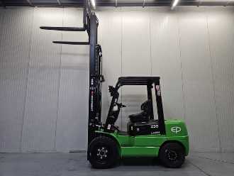 Carretilla elevadora segunda mano EP Vorkheftruck EFXZ-301-H - 4,8M Triplex - Freelift - Sideshift ELEKTRO VIERRADFRONTSTAPLER (13007496)
