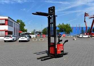 Carretilla elevadora segunda mano HANSELIFTER E1543FH ELEKTRO NIEDERHUBWAGENFAHRERSTAND (12710092) backdrop