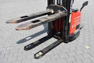 Carretilla elevadora segunda mano HANSELIFTER E1543FH ELEKTRO NIEDERHUBWAGENFAHRERSTAND (12710092)