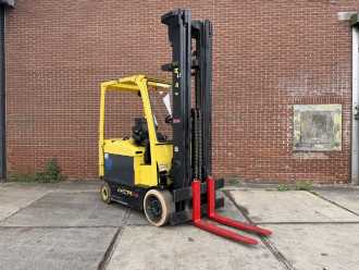 Carretilla elevadora segunda mano HYSTER E4.0XN ELEKTRO VIERRADFRONTSTAPLER (13060753) backdrop