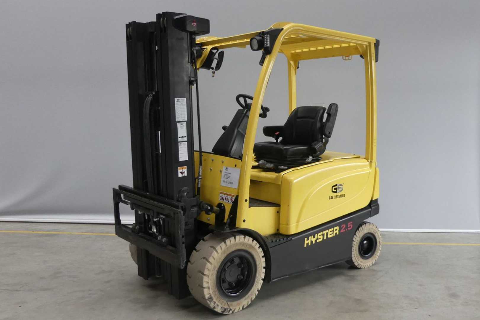 Carretilla elevadora segunda mano HYSTER J2.5XN ELEKTRO VIERRADFRONTSTAPLER (13068853)