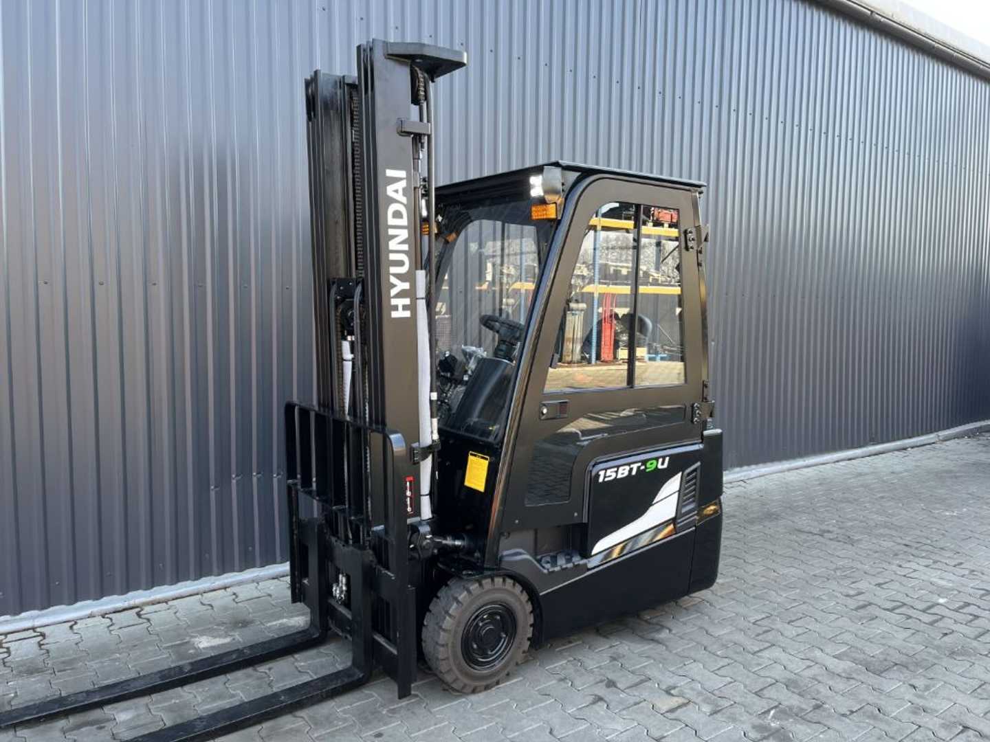 Carretilla elevadora segunda mano HYUNDAI 15BT-9U ELEKTRO DREIRADFRONTSTAPLER (13028742)